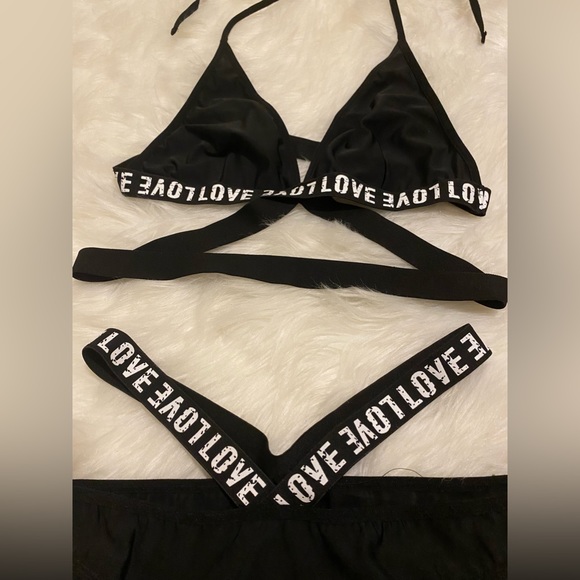 Bikini - Picture 2 of 2